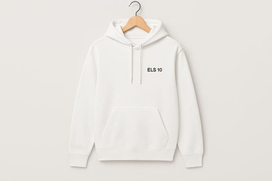 Hvid hoodie med ELS10 logo på bøjle